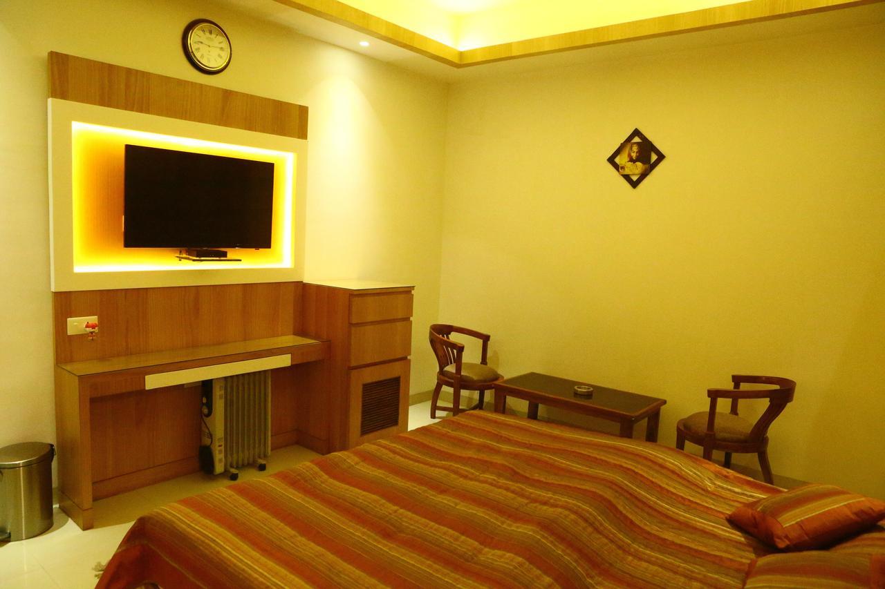 Hotel Deepali Sāgar Exteriör bild